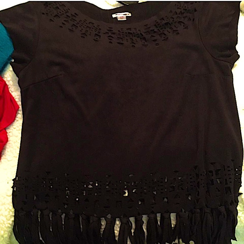 Black shirt, with hole-designs in the neck and below the belly button.
